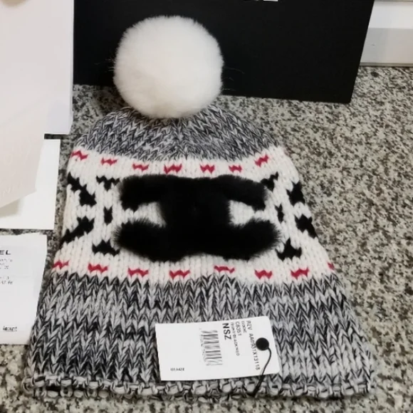 Chanel wool &Lamb Fur Pom-Pom Beanie - Picture 5 of 16